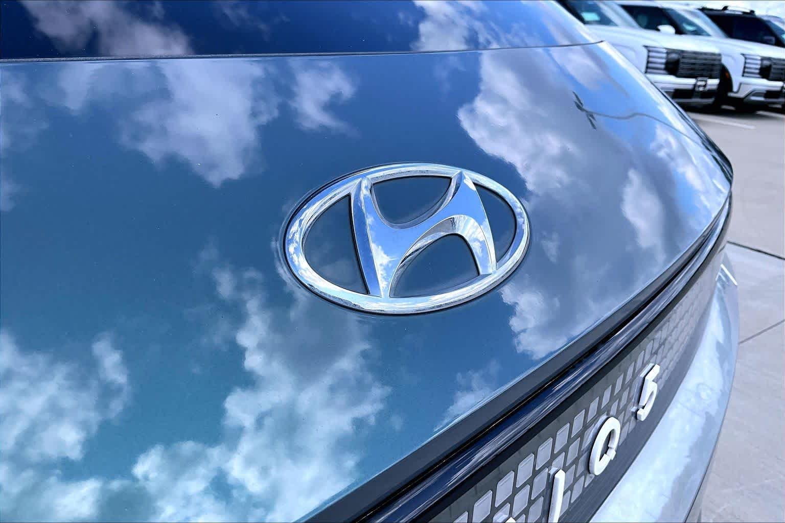 Used 2023 Digital Teal Hyundai Limited image 9