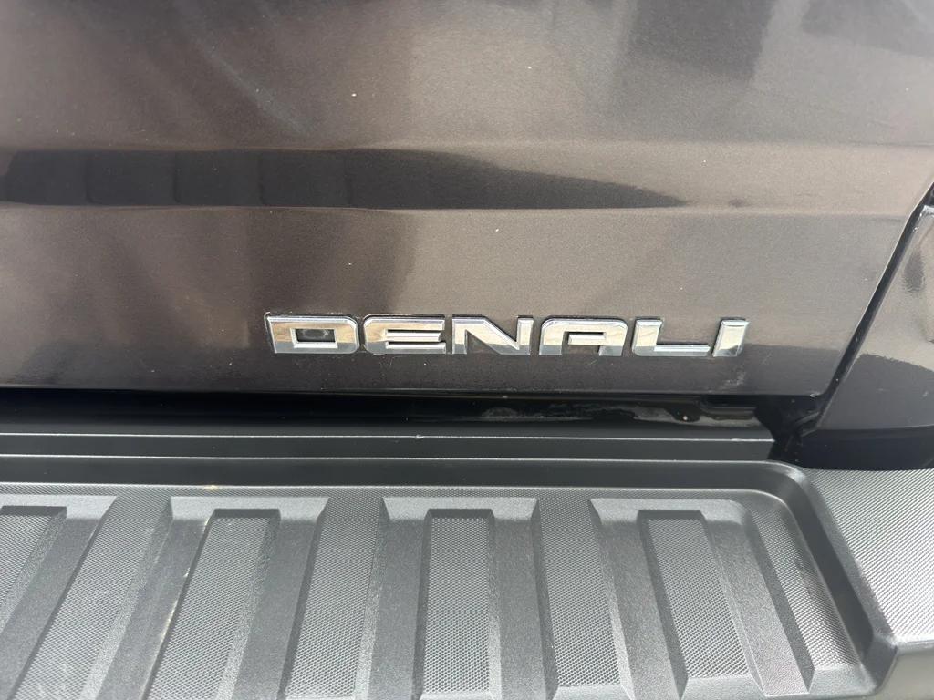 Used 2015 Iridium Metallic GMC Denali image 39