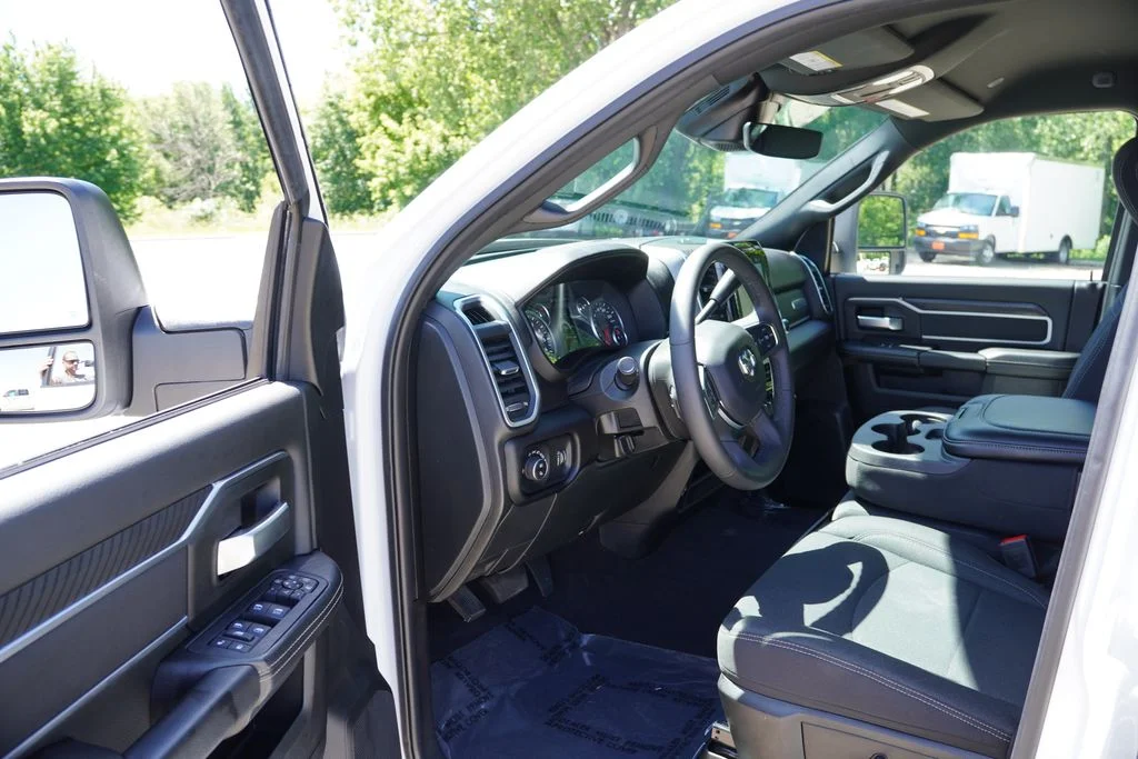 Certified Used 2025 Bright White Clearcoat Ram Big Horn image 15