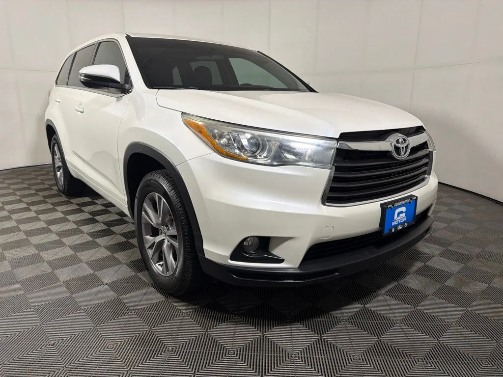 Used 2015 White Toyota LE Plus V6 image 2