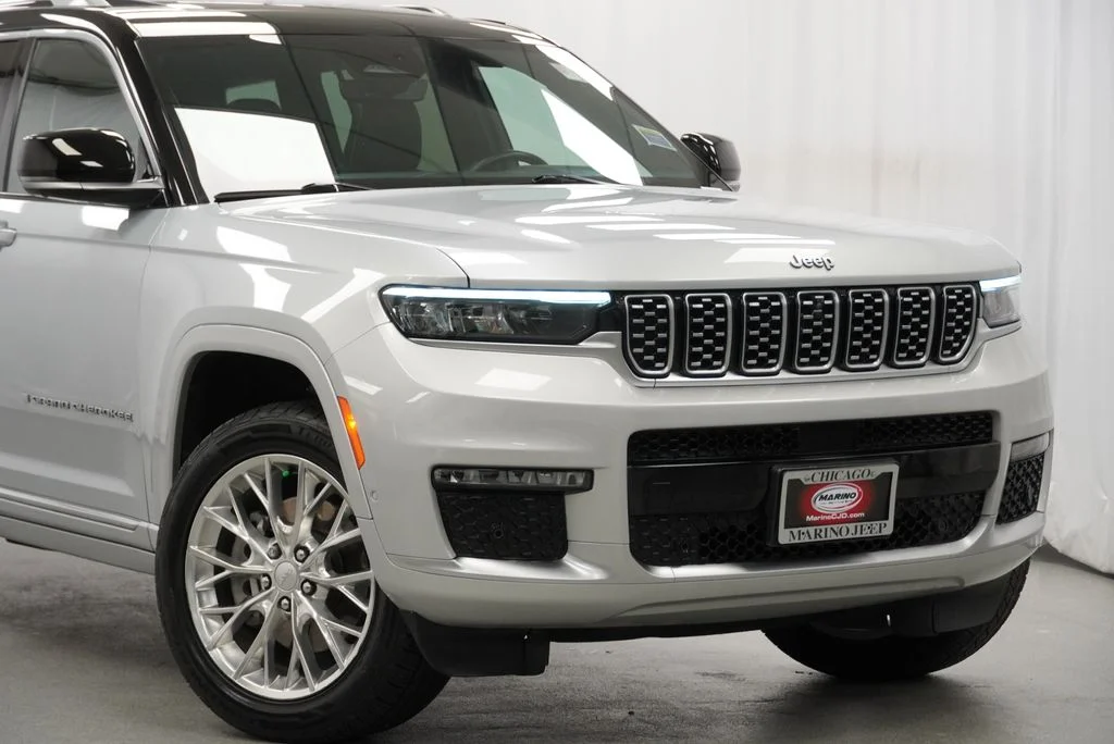 Used 2021 Silver Jeep Summit image 6