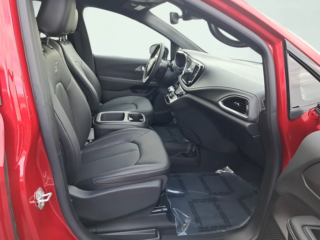 New 2026 Red Hot Pearl-Coat Exterior Paint Chrysler Select image 17