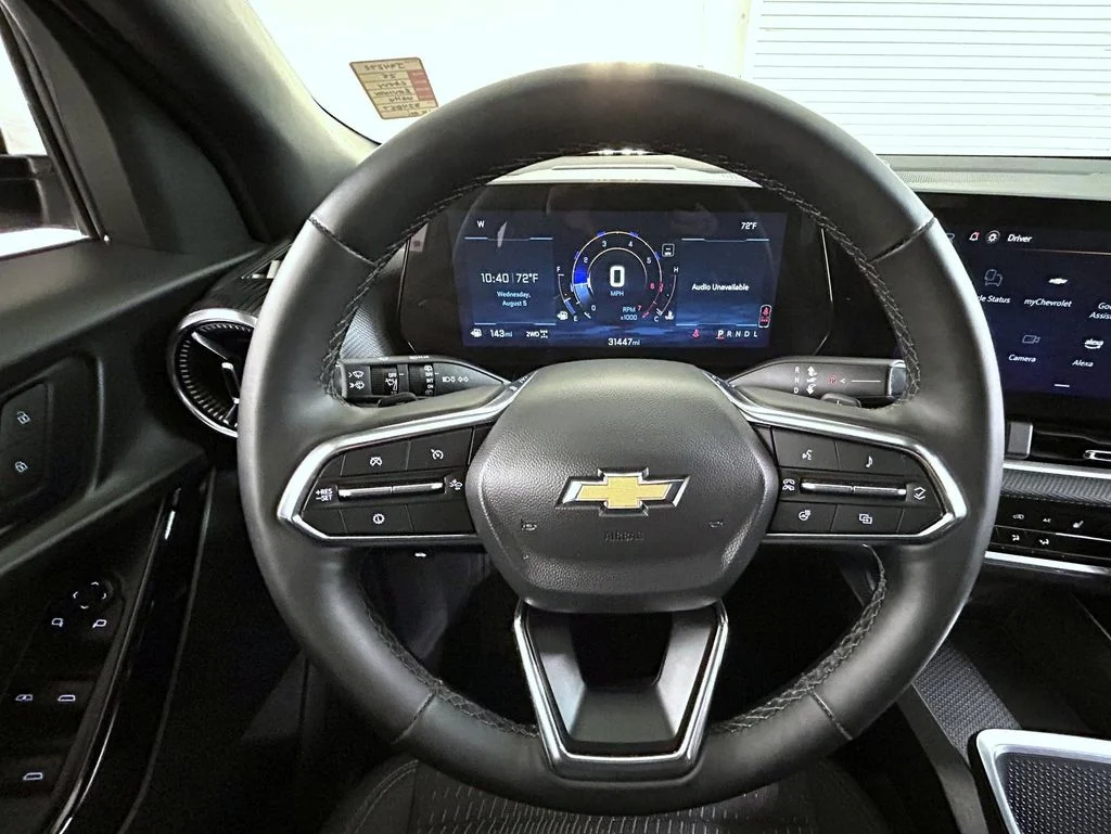 Used 2025 White Chevrolet LT image 11