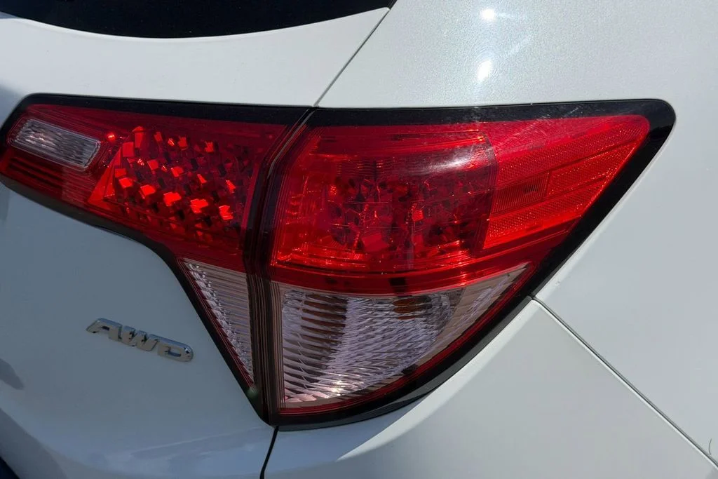 Used 2018 White Honda EX-L image 5