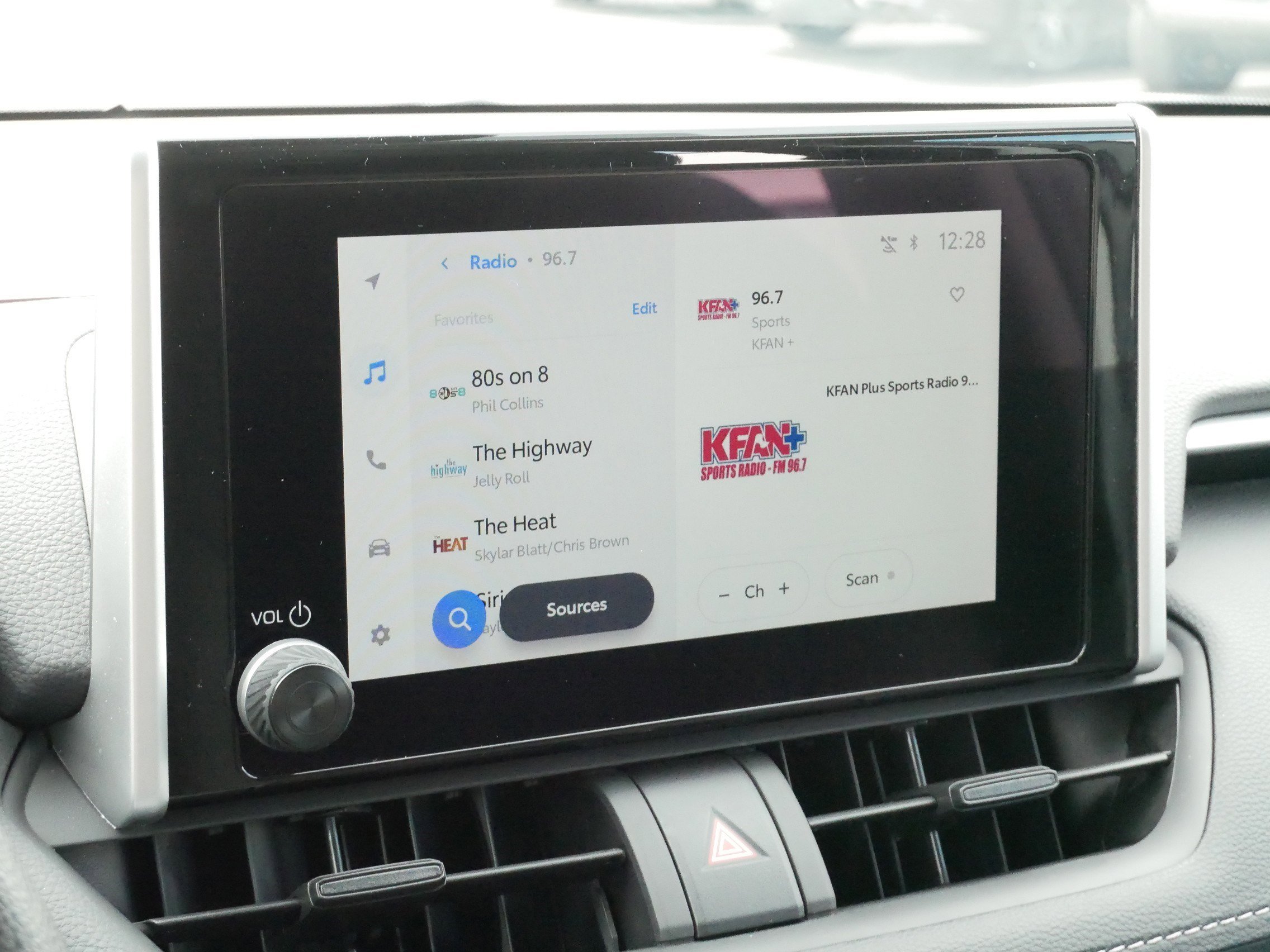 2025 Toyota RAV4 LE - Photo 22