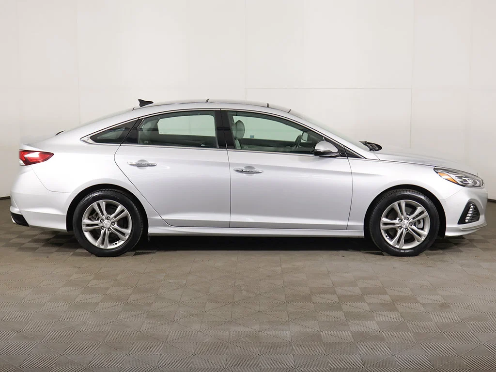 Used 2019 Silver Hyundai Limited image 21