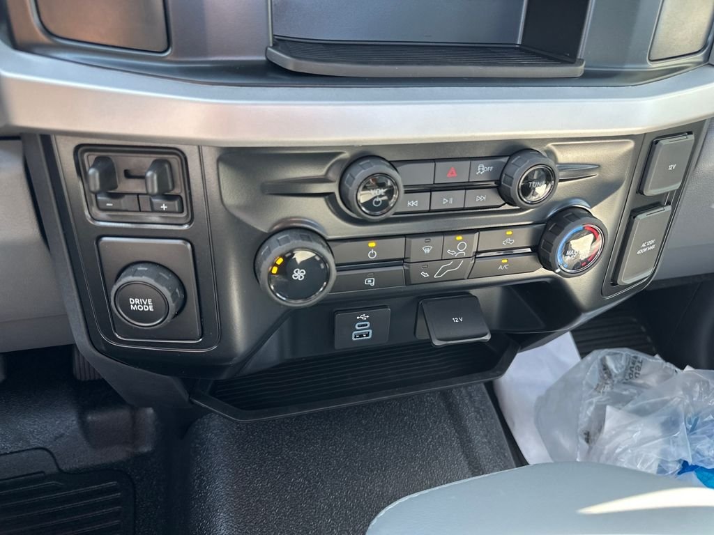 New 2025 Oxford White Ford XL image 18