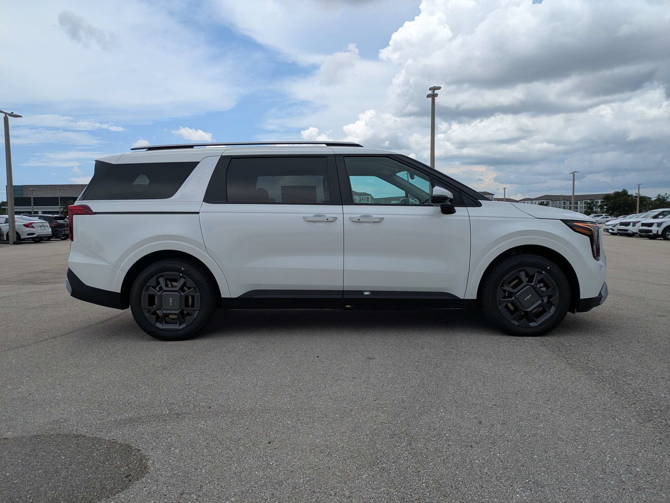 New 2026 Snow White Pearl Kia EX image 3