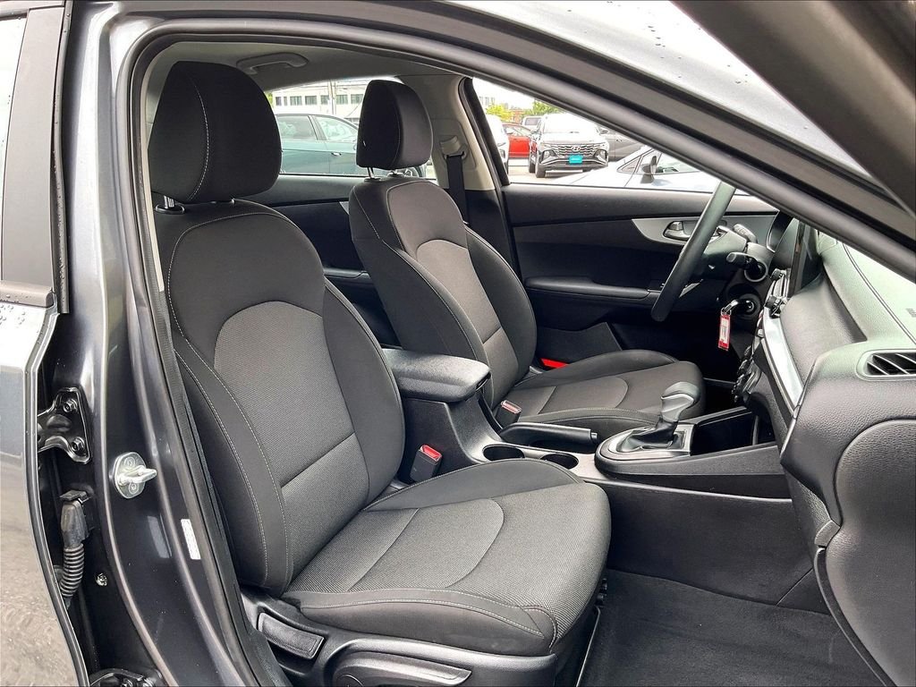 Used 2023 Gray Kia LXS image 11