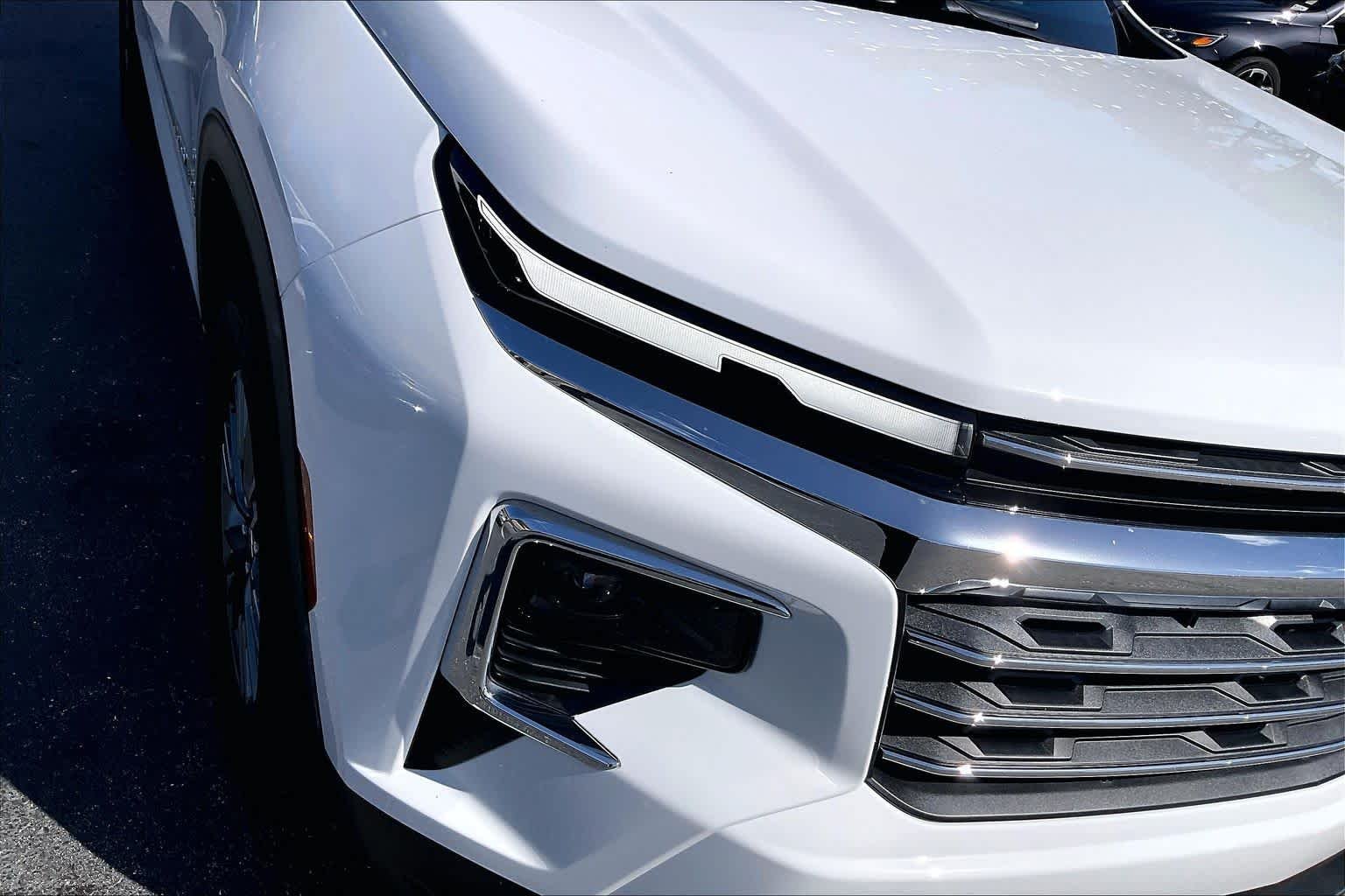 Used 2024 Summit White Chevrolet FWD LT image 28