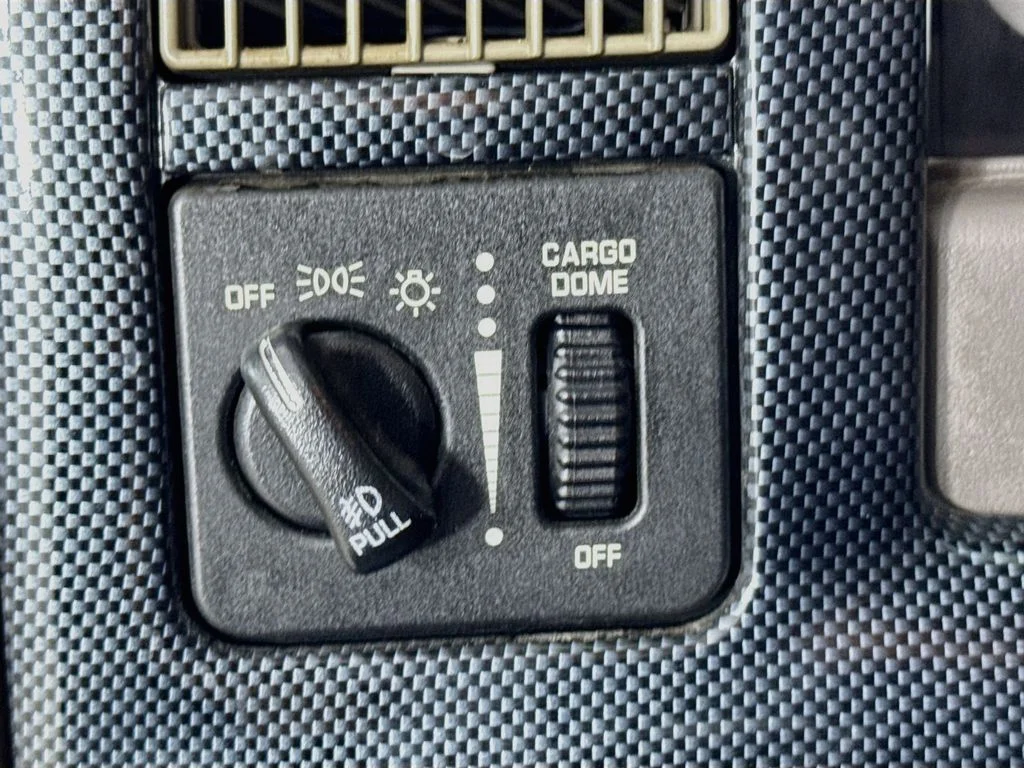 Used 2004 Black Dodge SLT image 15