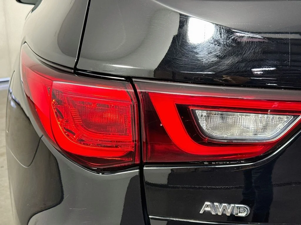 Used 2019 Black INFINITI LUXE image 35