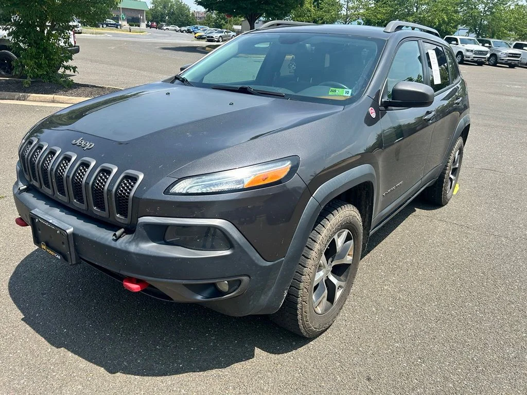 Used 2014 Gray Jeep Trailhawk image 2