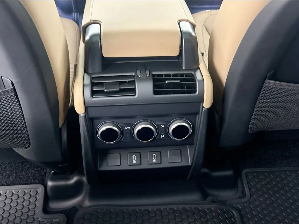 New 2026 Woolstone Green Land Rover X-Dynamic SE image 25