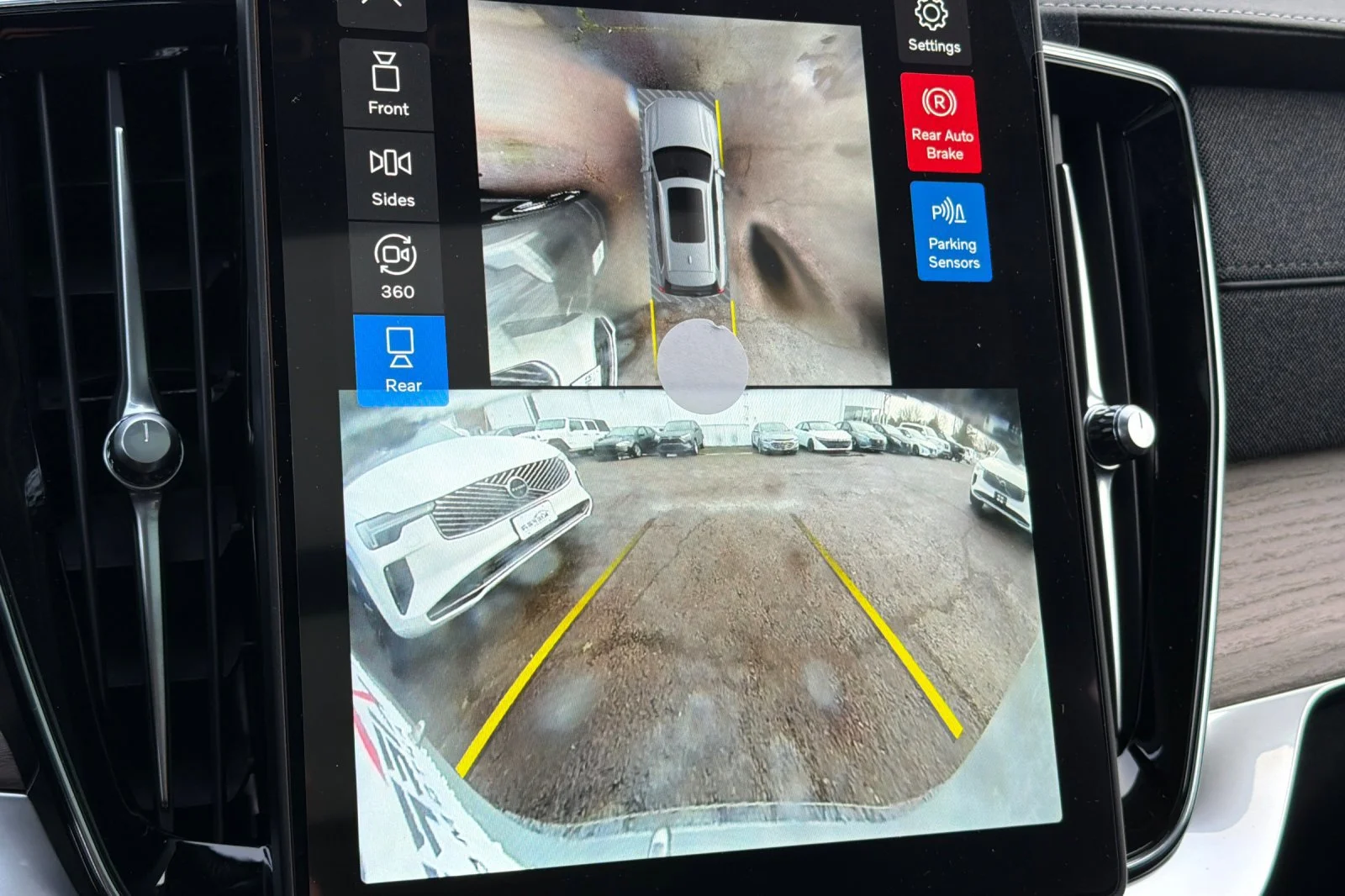 New 2026 VAPOUR GRAY Volvo Plus image 16