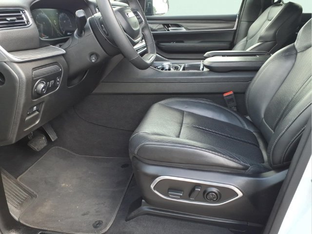 Used 2024 White Jeep Series II image 21