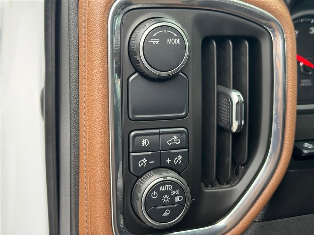 Used 2021 Iridescent Pearl Tricoat Chevrolet High Country image 18