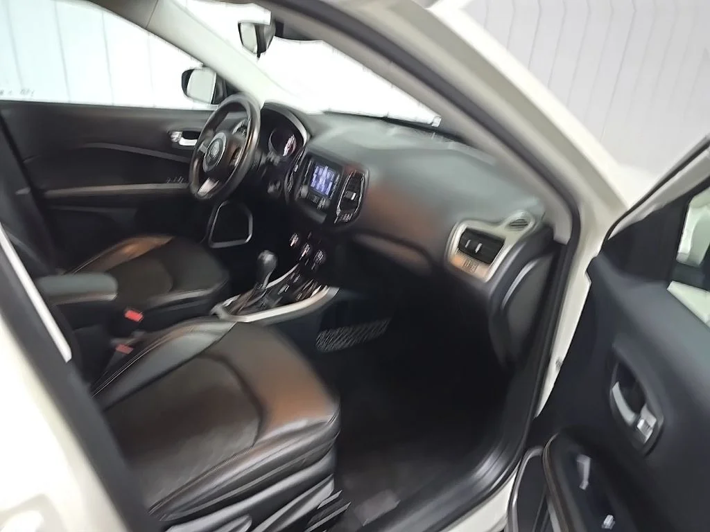 Used 2018 White Jeep Latitude image 15