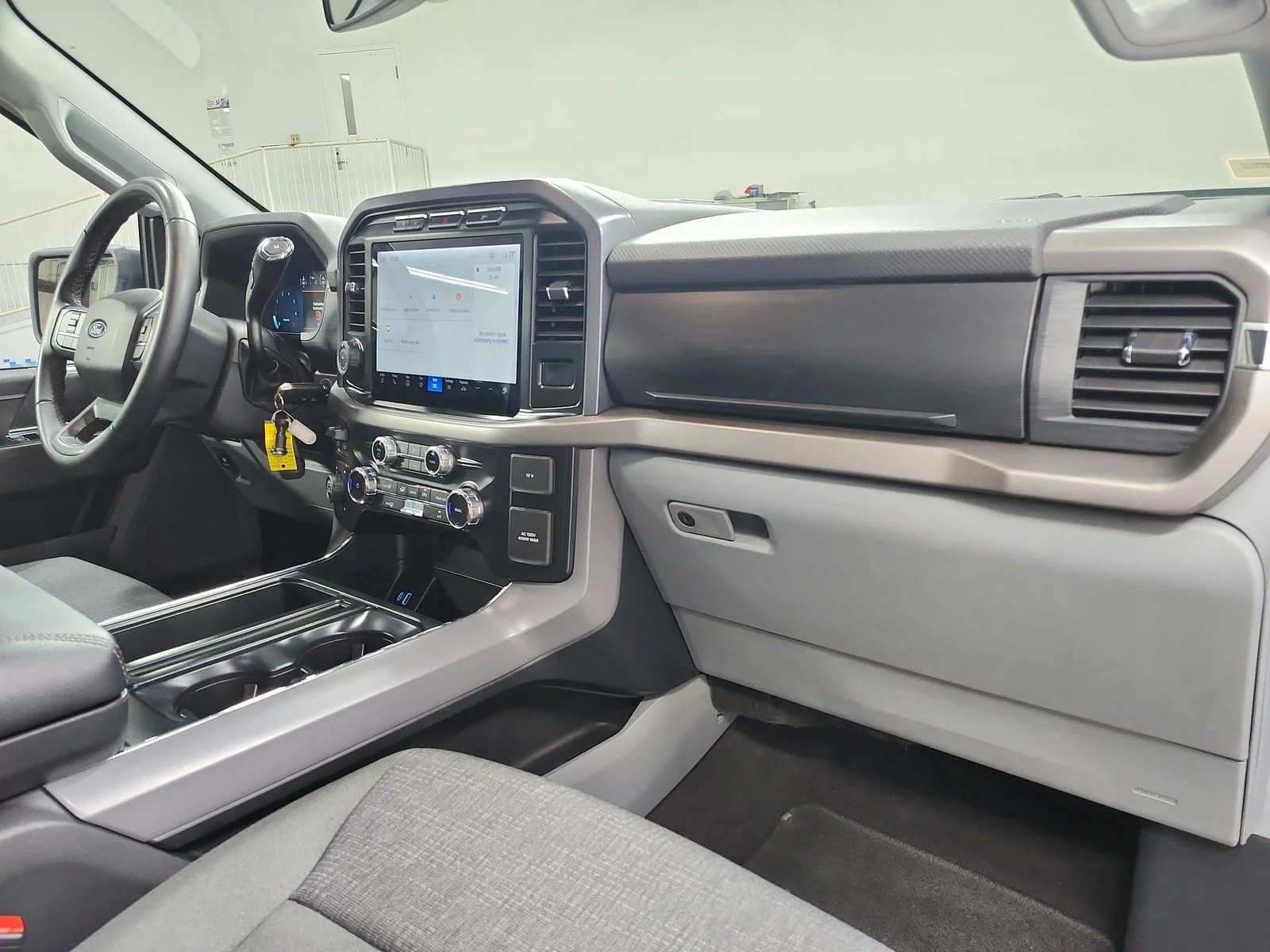 Used 2024 White Ford XLT image 37