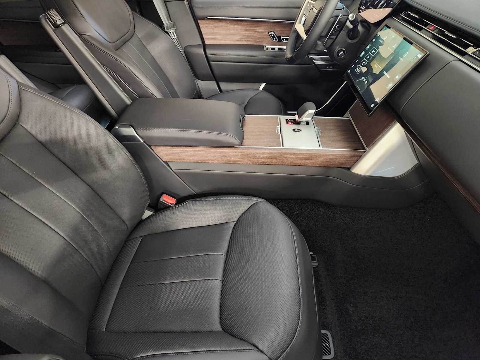 2026 Land Rover Range Rover SE - Photo 3