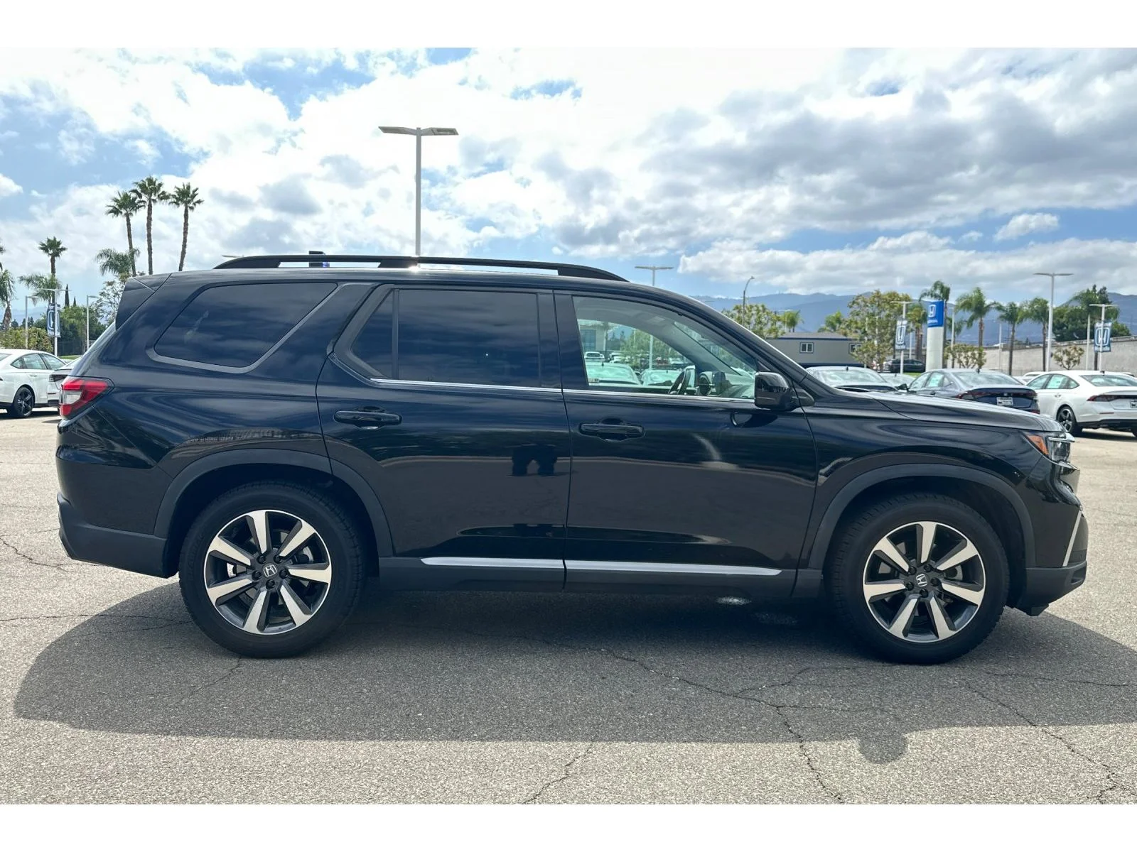 Used 2024 Crystal Black Pearl Honda Touring image 7
