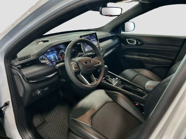 Used 2025 White Jeep Latitude image 25
