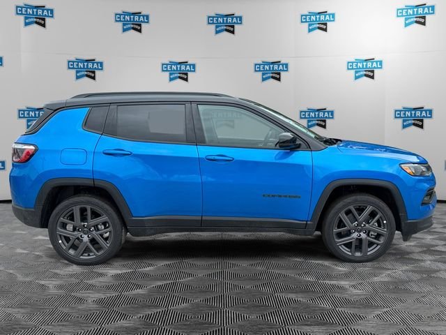 New 2025 Hydro Blue Pearl-Coat Exterior Paint Jeep Limited image 6