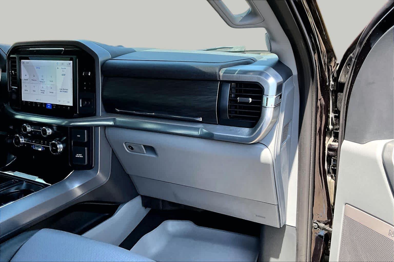 Used 2025 Agate Black Metallic Ford LARIAT image 21