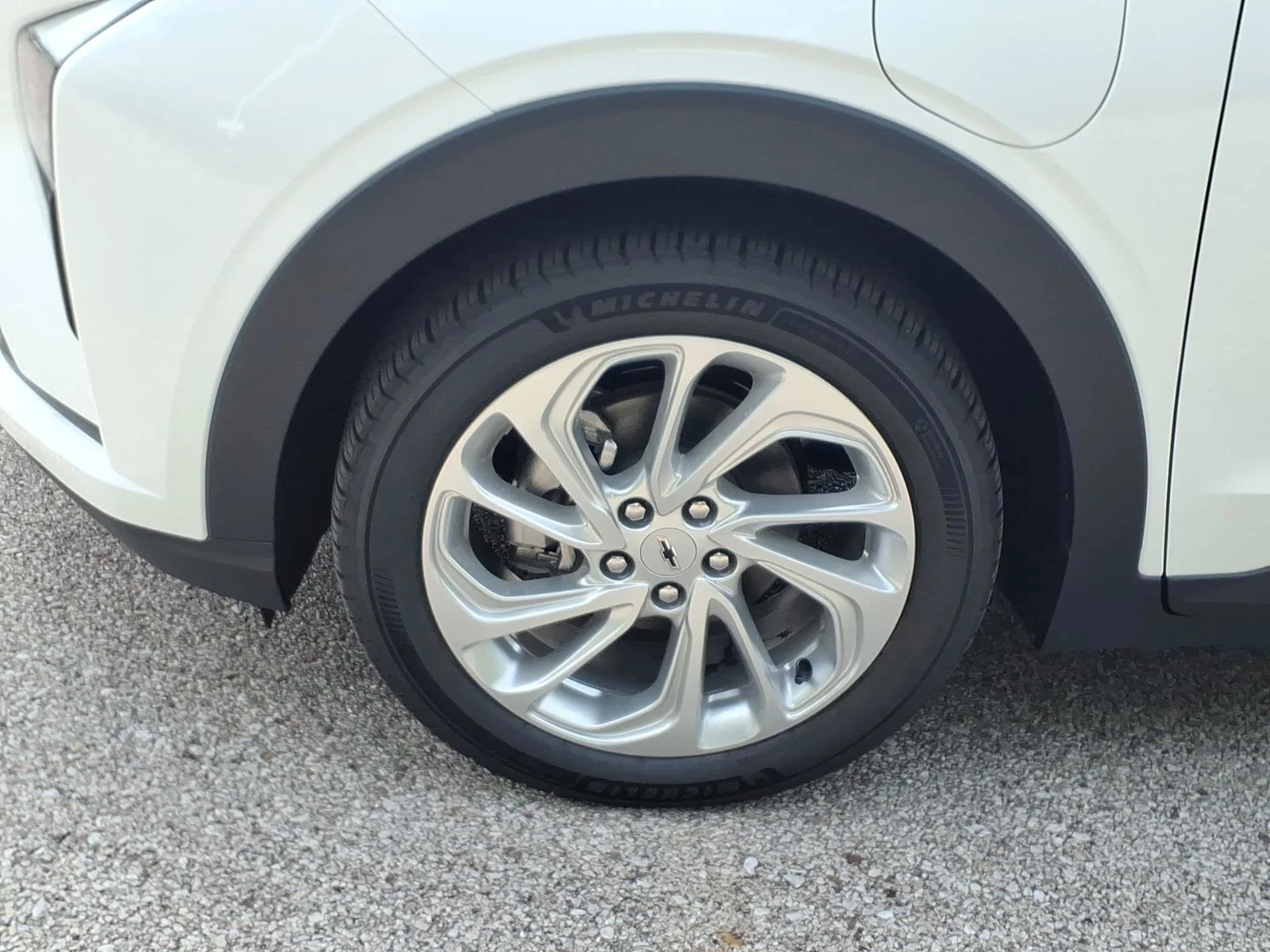 New 2027 Summit White Chevrolet LT image 19