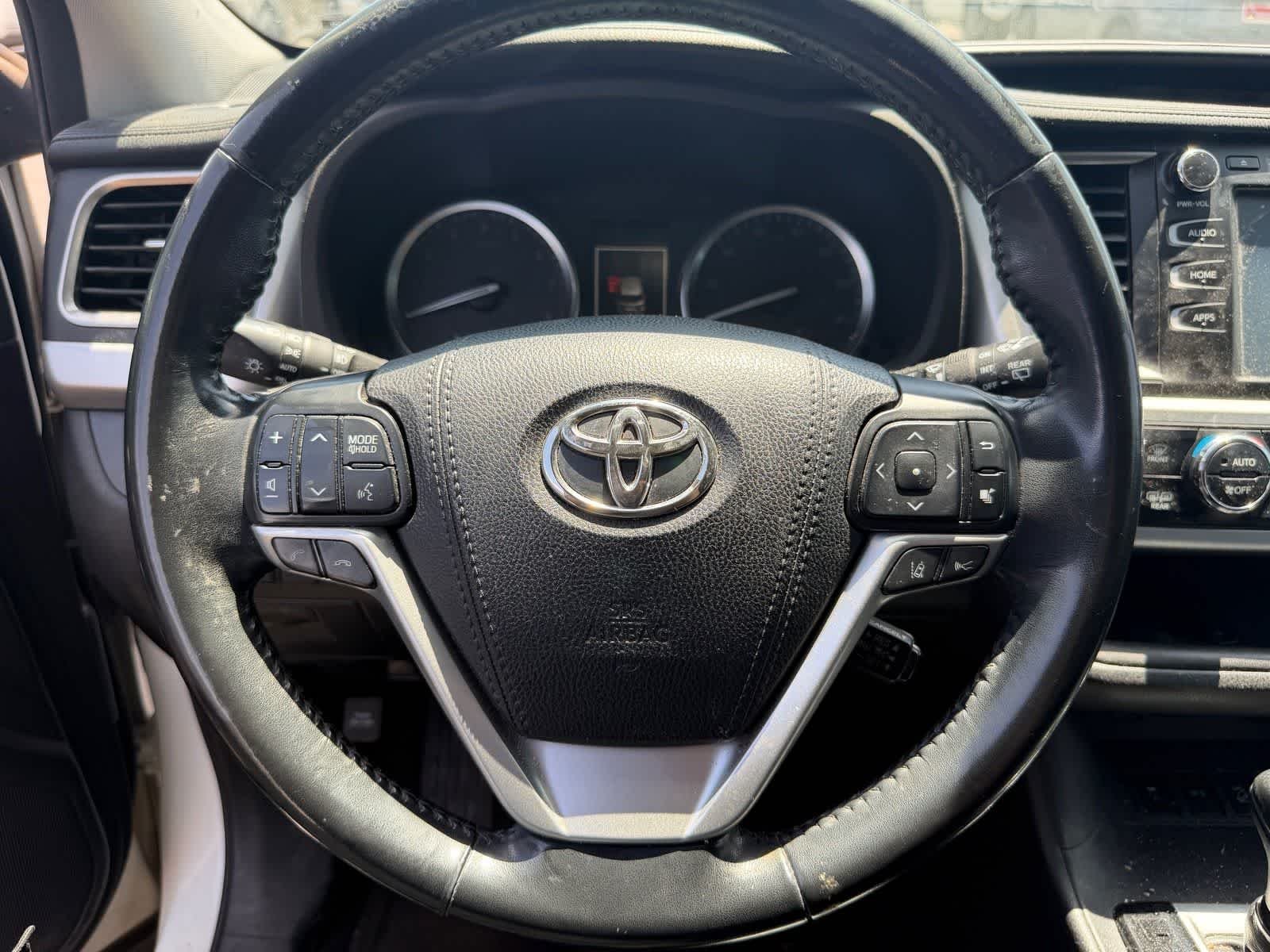 Used 2018 Blizzard Pearl Toyota SE image 7
