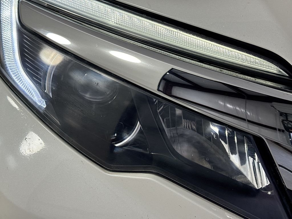 Used 2019 White Diamond Honda RTL-T image 39