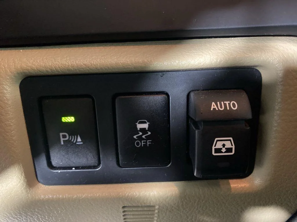 Used 2018 Midnight Black Metallic Toyota Limited image 21