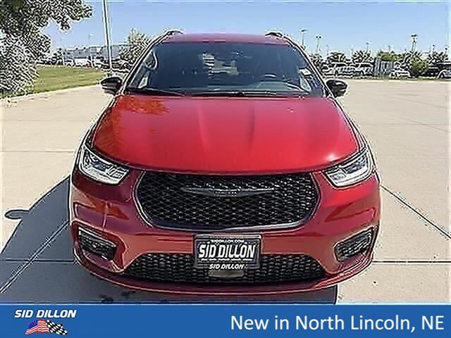 New 2026 Red Hot Pearlcoat Chrysler Select image 3