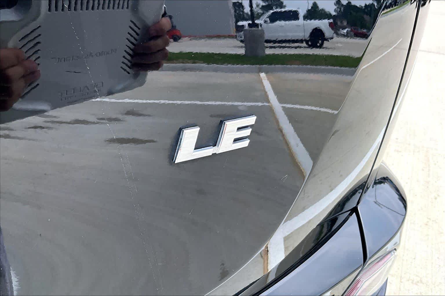 Used 2018 Black Toyota LE image 10