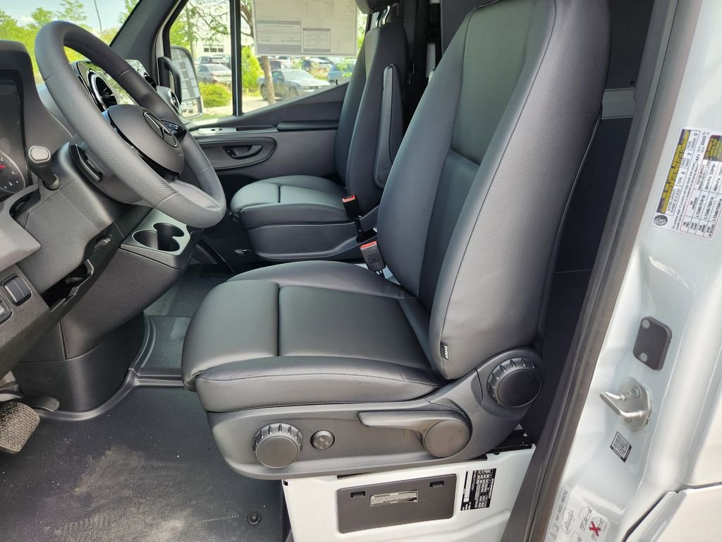 New 2026 ARCTIC WHITE Mercedes-Benz CARGO image 15