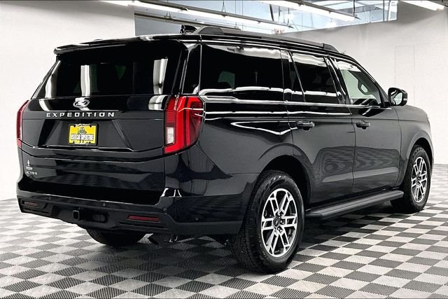 Used 2025 Agate Black Metallic Ford Active image 14