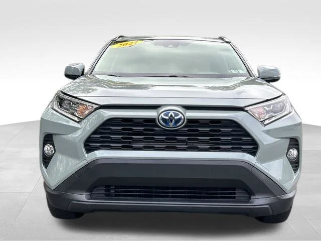 Used 2021  Toyota XLE Premium image 18