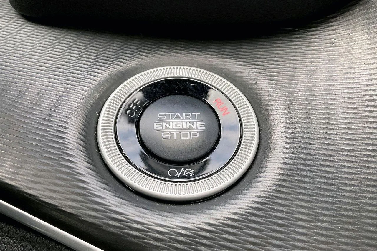 Used 2024 Silver Jeep Altitude image 28