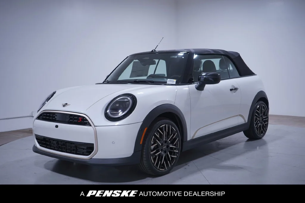 Used 2026 White Metallic MINI Iconic image 1