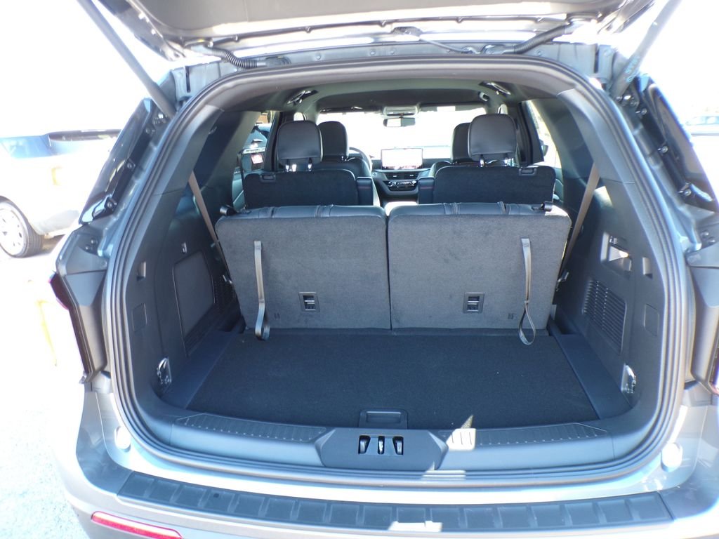 New 2026 Carbonized Gray Metallic Ford ST-Line image 9