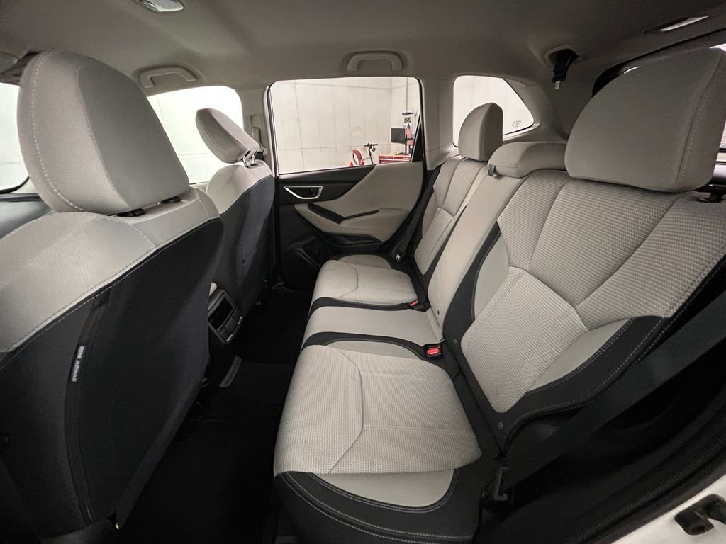 Used 2021 White Subaru Base image 19