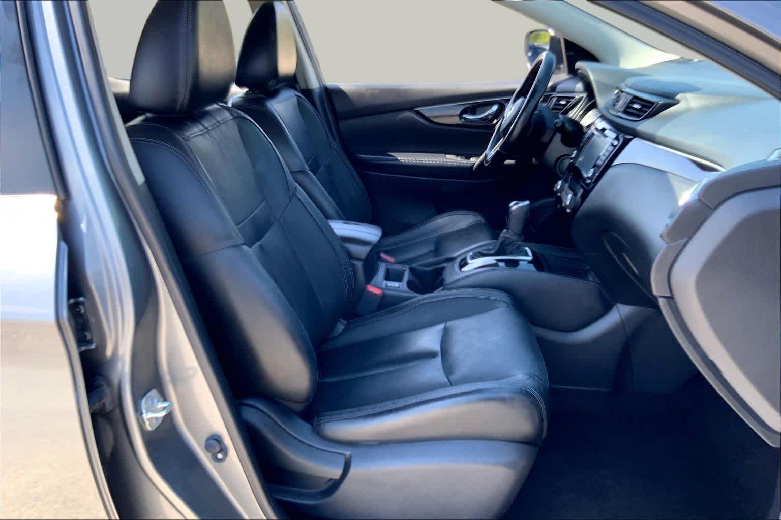 Used 2018 Gun Metallic Nissan SL image 9