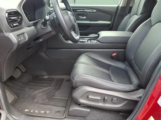 Used 2025 Red Honda EX-L image 19