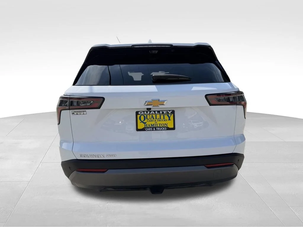 Used 2025 Summit White Chevrolet LT image 4