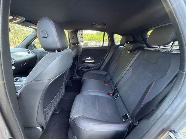 Used 2023  Mercedes-Benz GLA 250 image 24