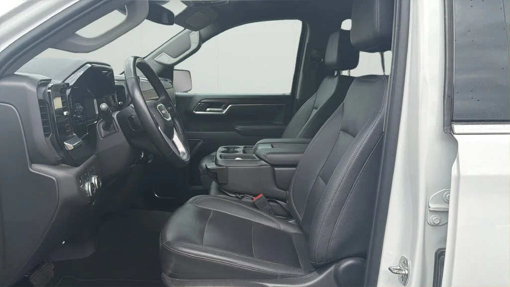Used 2025 White GMC SLT image 9