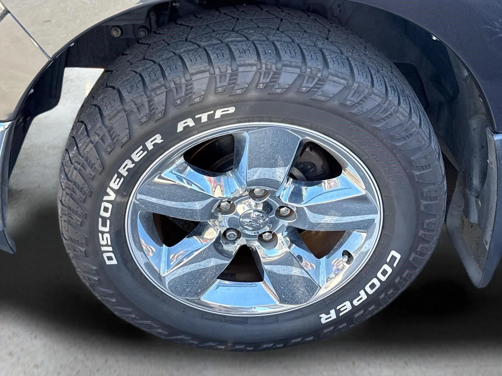 Used 2016  RAM TRUCKS SLT image 3