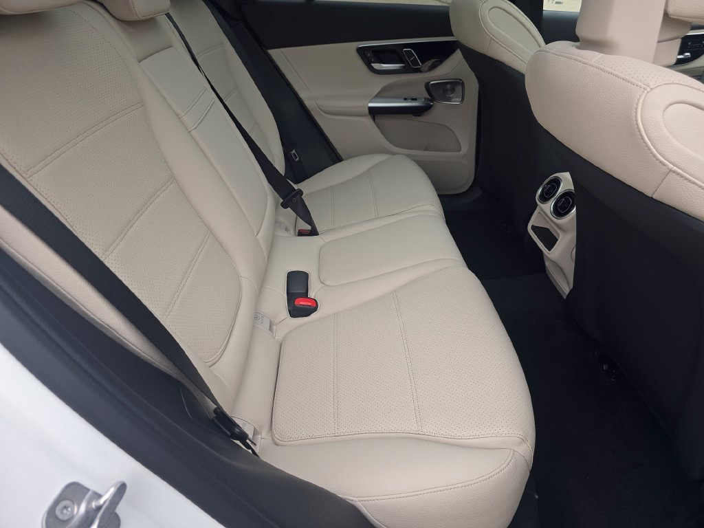 New 2027 Polar White Mercedes-Benz GLC 300 image 21