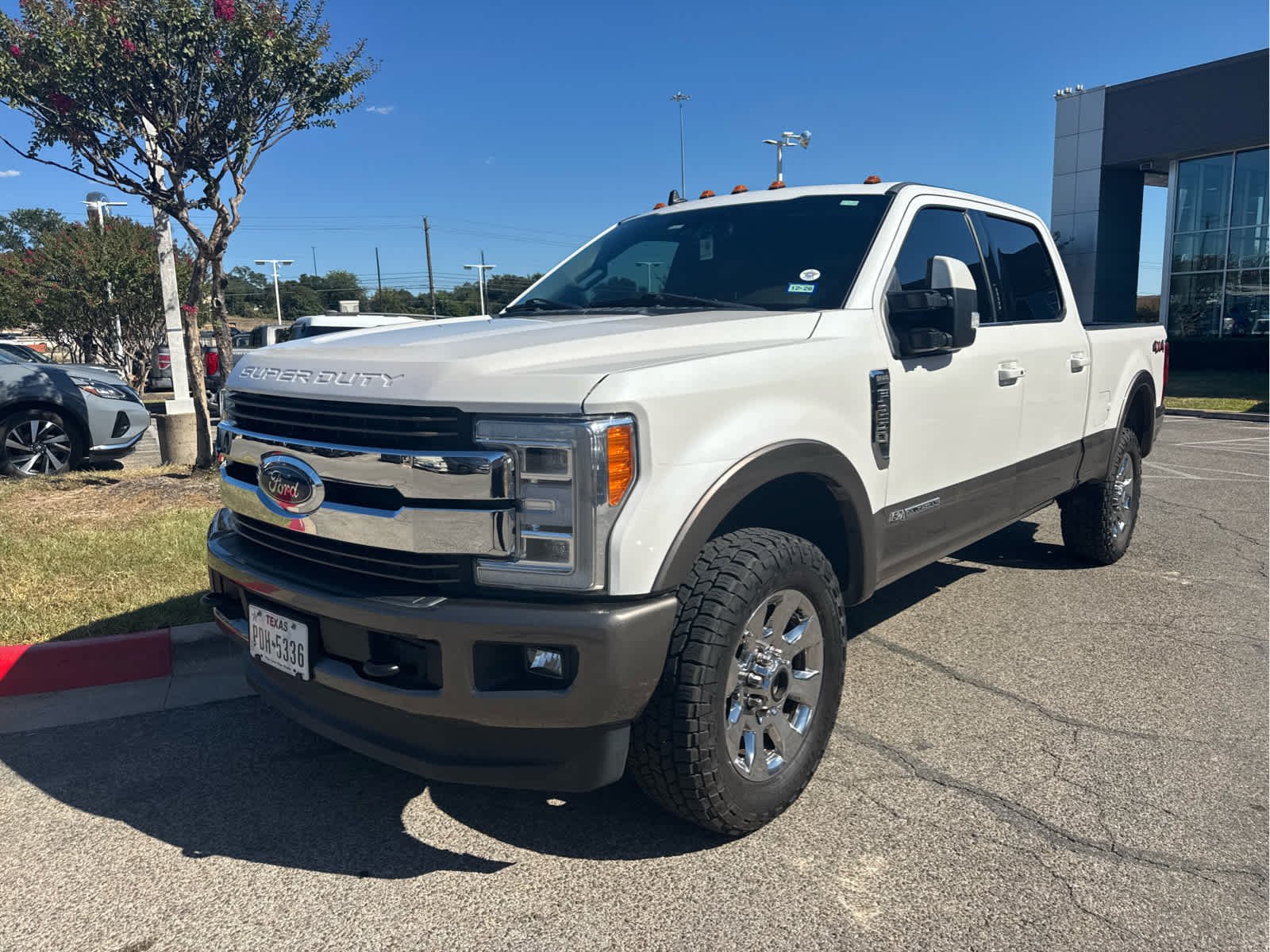 Used 2019 White Platinum Metallic Tri-Coat/Stone Gray Ford King Ranch image 2