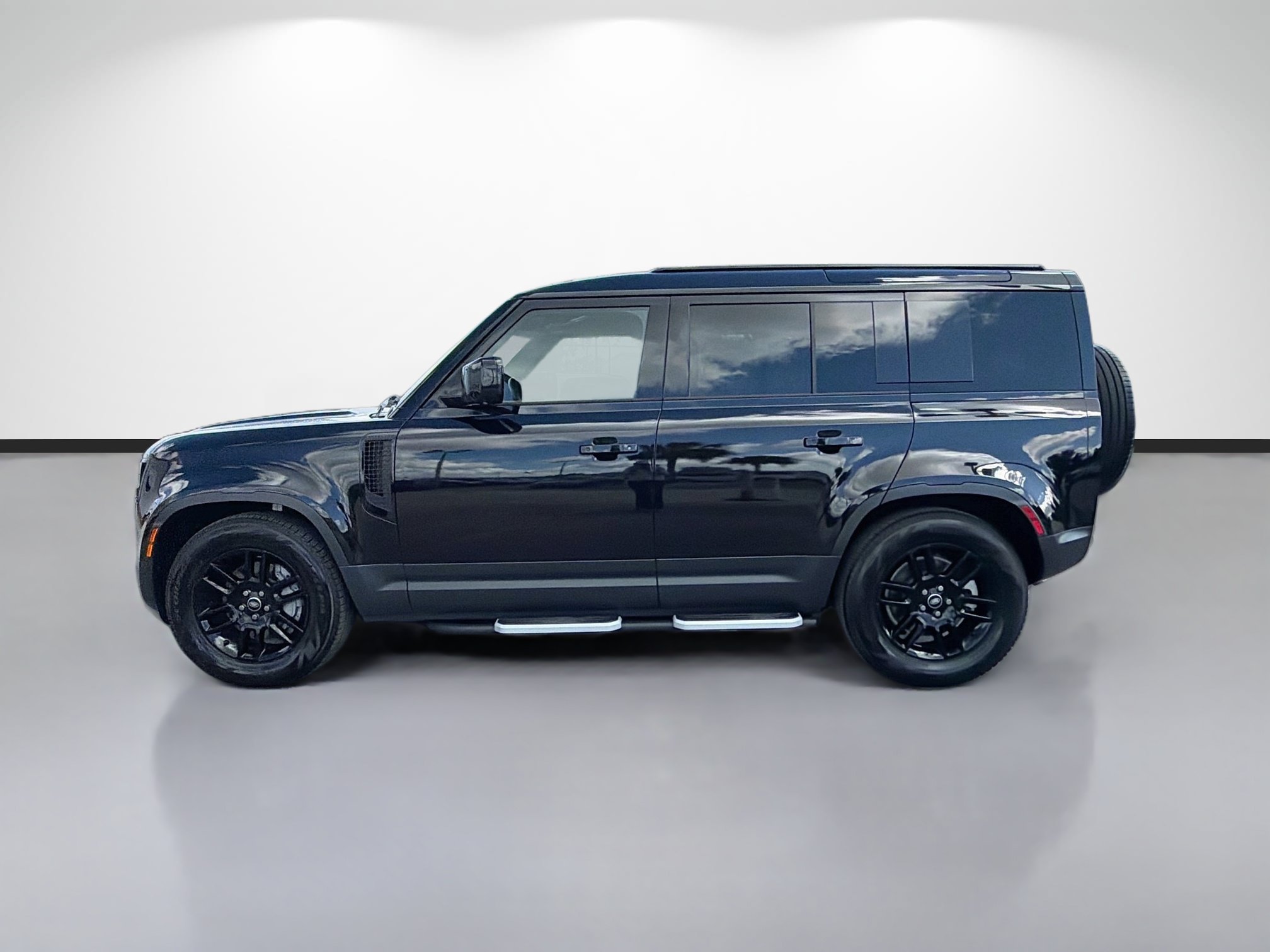 Certified Used 2025 Santorini Black Metallic Land Rover S image 2